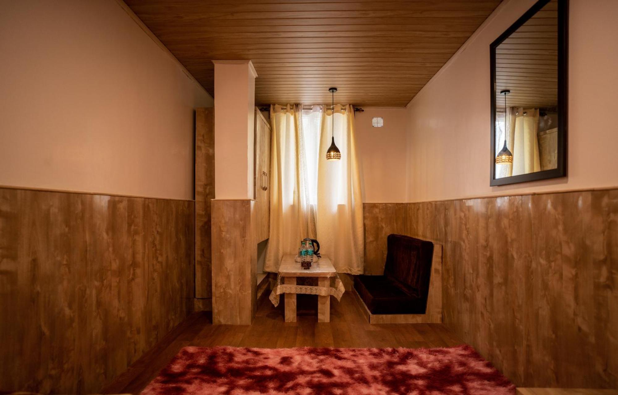 Darjeeling Guest House Deluxe ภายนอก รูปภาพ