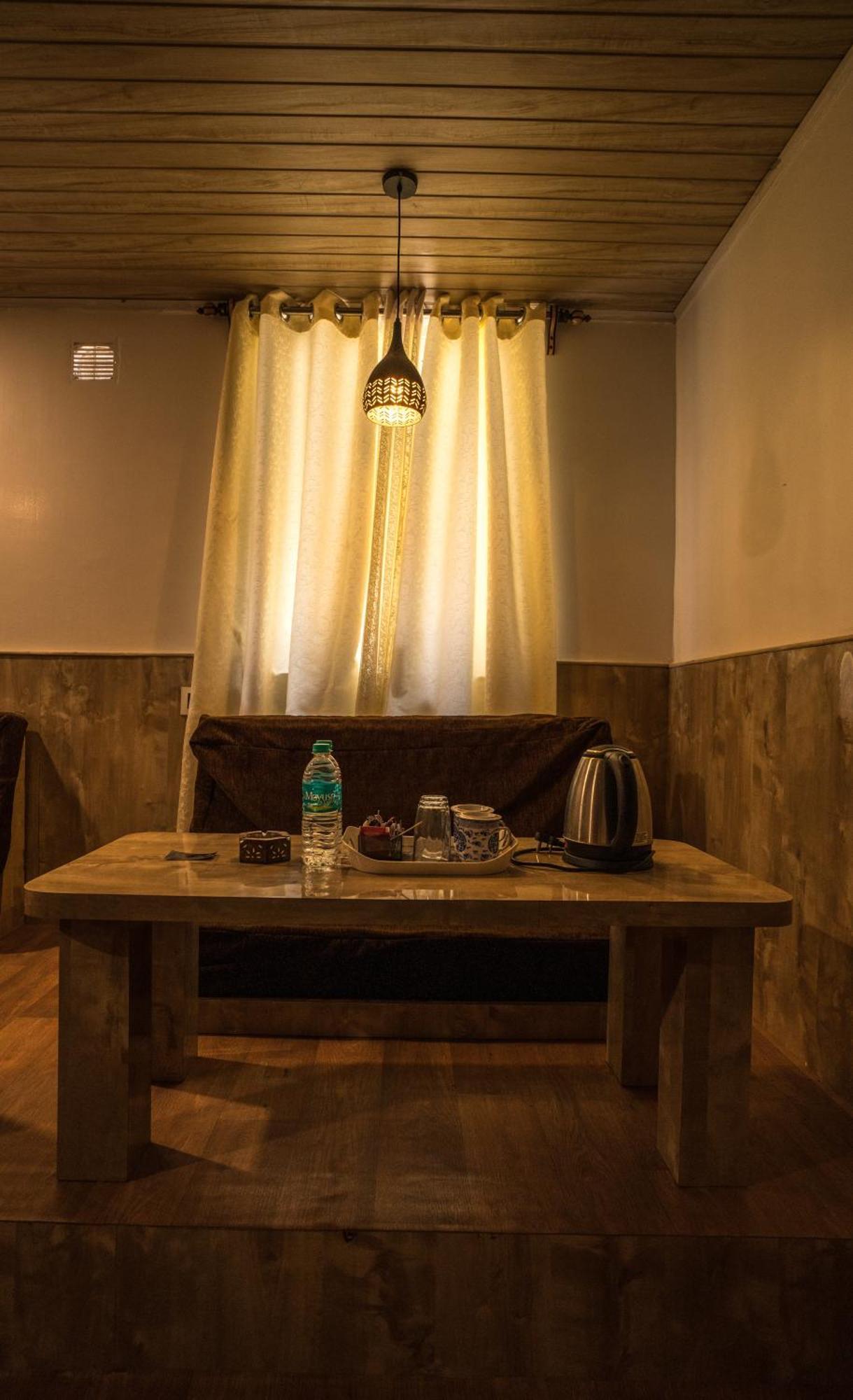 Darjeeling Guest House Deluxe ภายนอก รูปภาพ