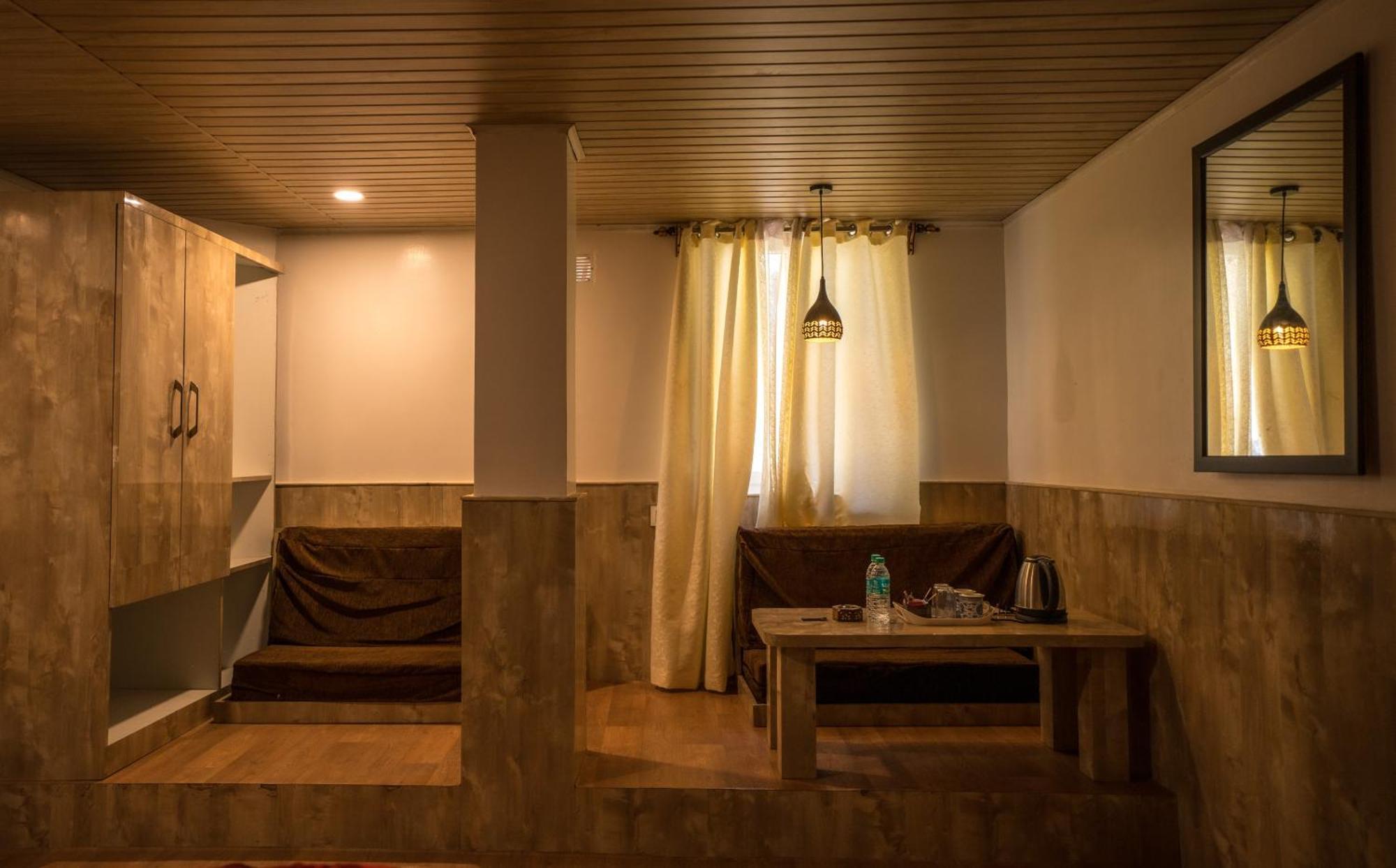 Darjeeling Guest House Deluxe ภายนอก รูปภาพ